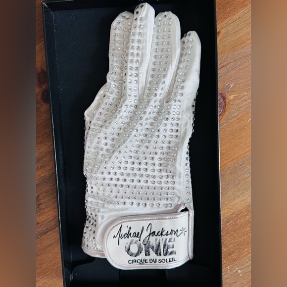 Michael Jackson One Cirque Du Soleil Rhinestone Light up Glove Collectors Item - Picture 5 of 6